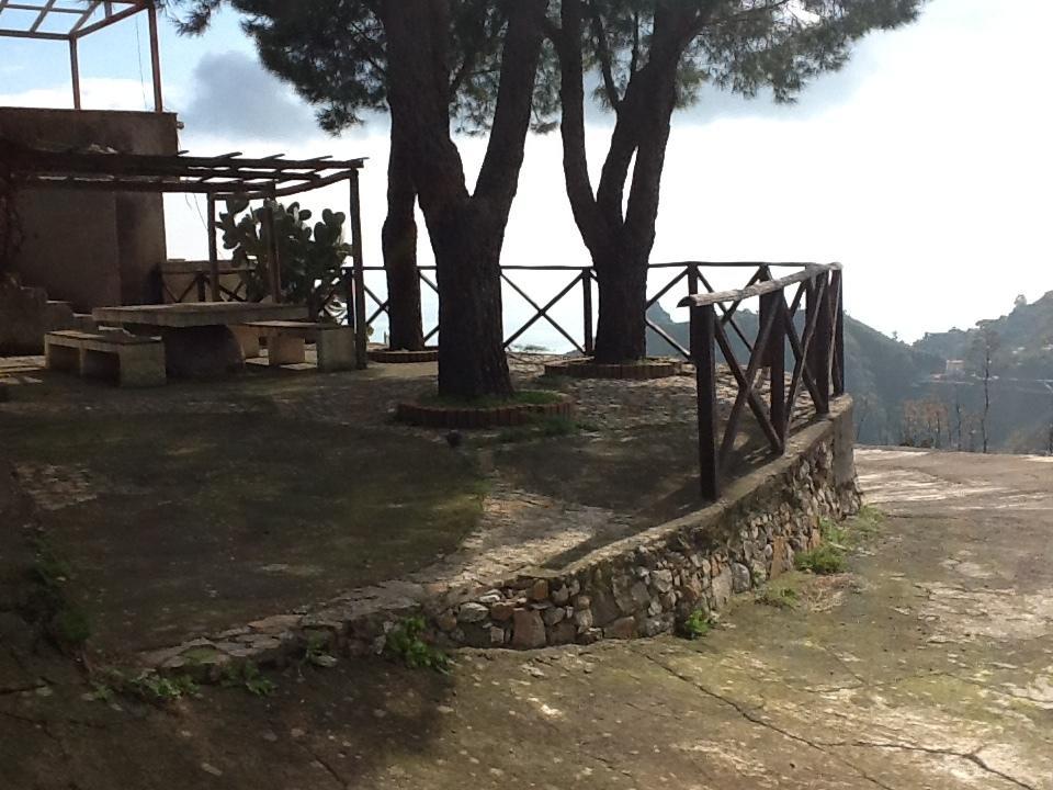 בית הארחה קסטלמולה 	Rifugio Dei Tre Pini מראה חיצוני תמונה
