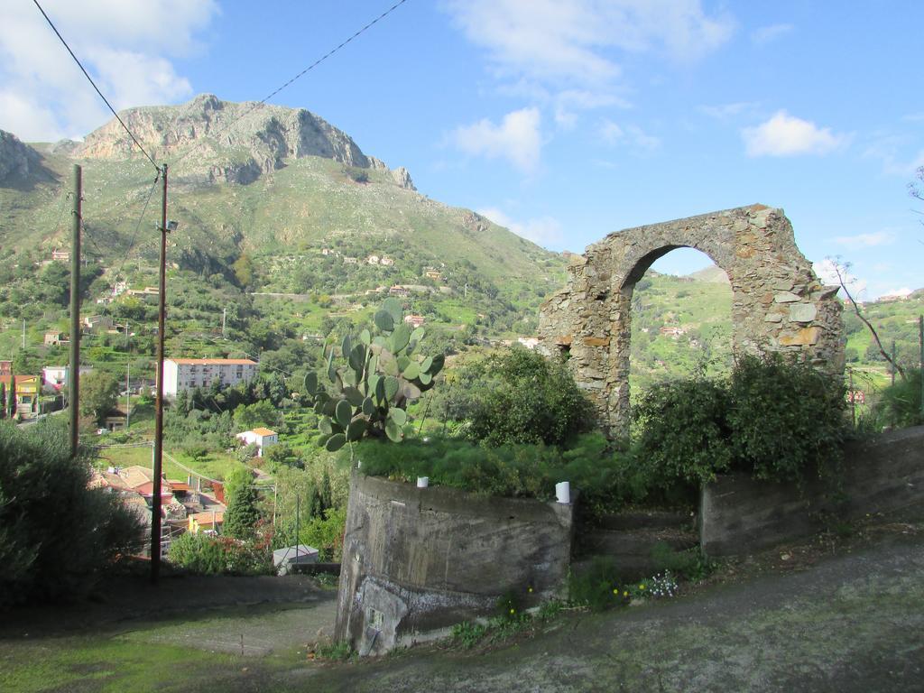 בית הארחה קסטלמולה 	Rifugio Dei Tre Pini מראה חיצוני תמונה