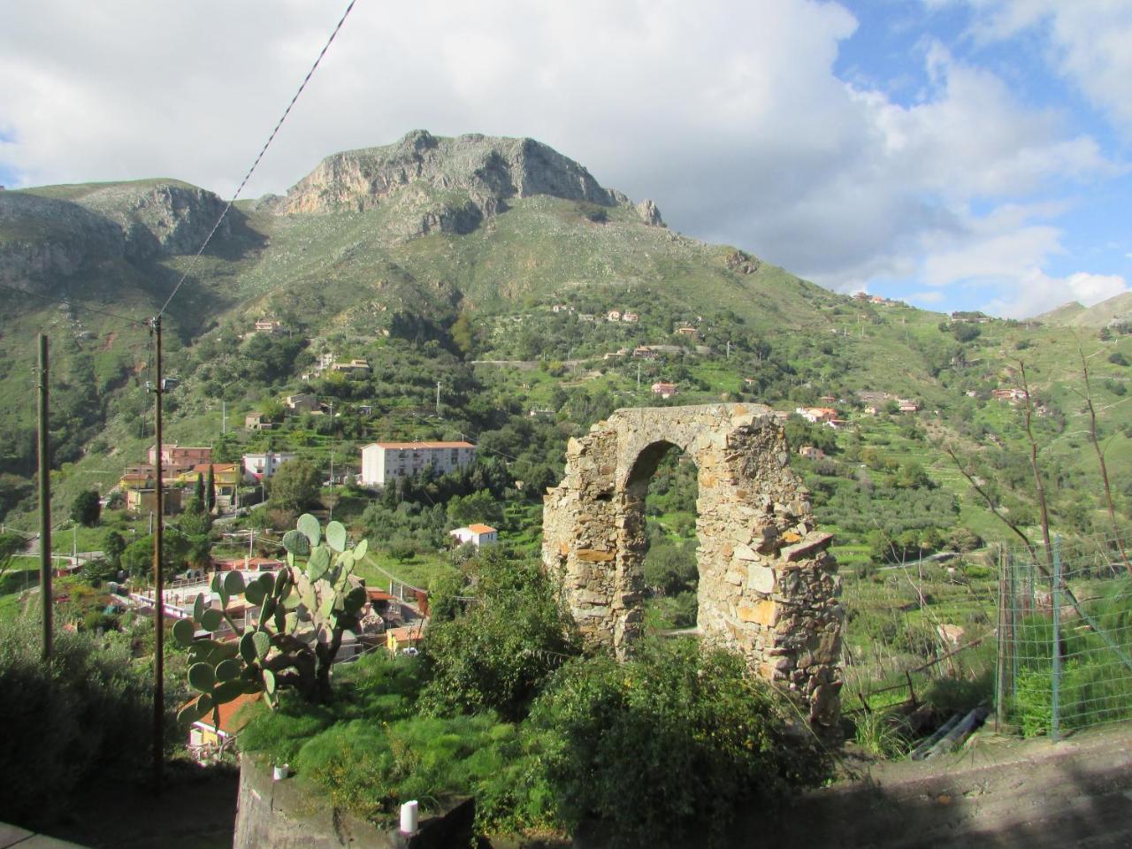 בית הארחה קסטלמולה 	Rifugio Dei Tre Pini מראה חיצוני תמונה